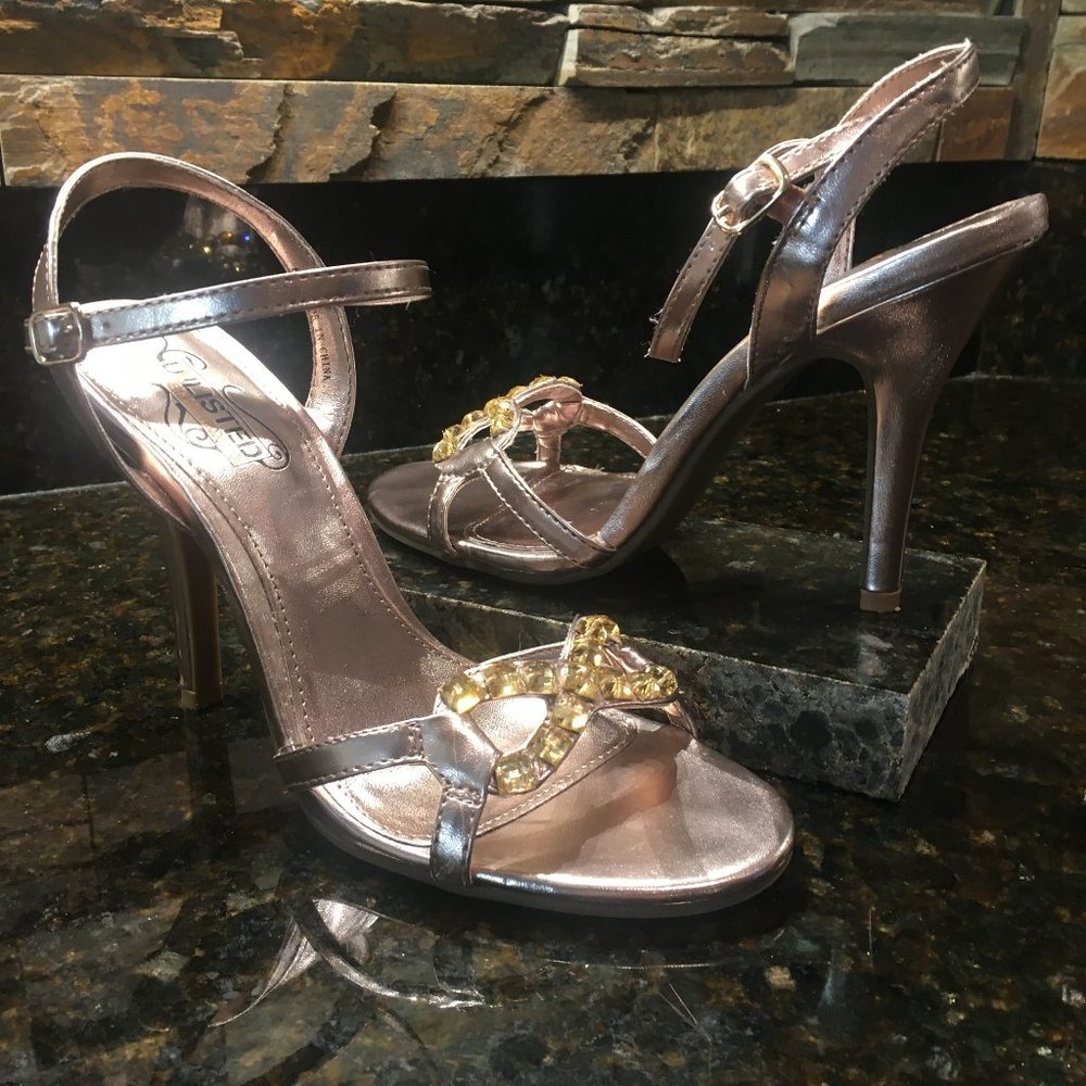 Unlisted by Kenneth Cole Heels, Size 6 1/2
